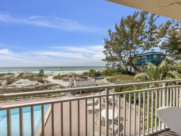 Beachfront Studio Beautiful Gulf Views